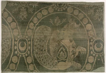 Sidenfragment som visar Senmurv, Sassanian-dynastin (226-651) (textil)